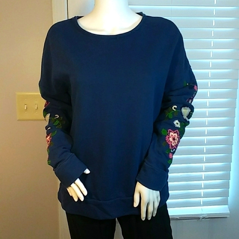 Caslon Navy Blue Pullover Sweatshirt Long Floral Embroidered Sleeves Size S NWOT